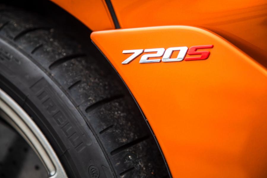 Логотип McLaren 720S Coupe 2017 года  (UK) (фото 22 из 45)